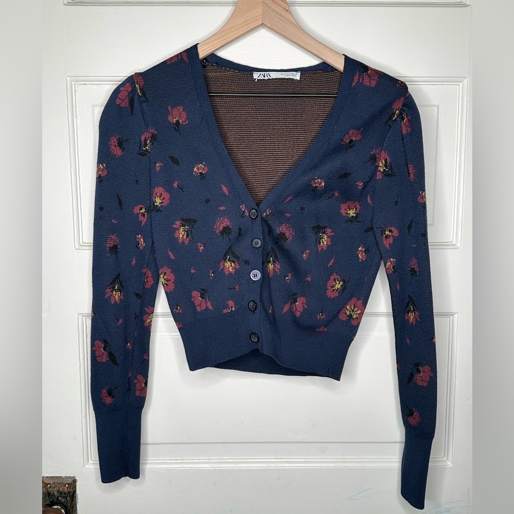 ZARA navy blue cropped floral cardigan, in size small. In excellent condition